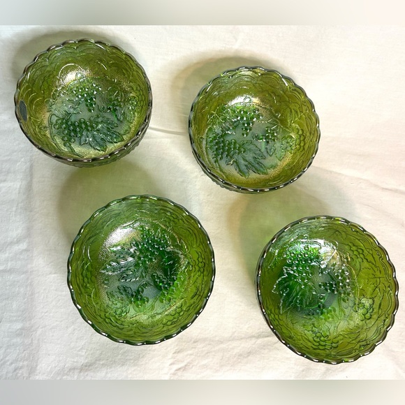 Four Indiana Style Art Green Carnival Glass 4.5” Floral Grape Small Bowls - Picture 5 of 8